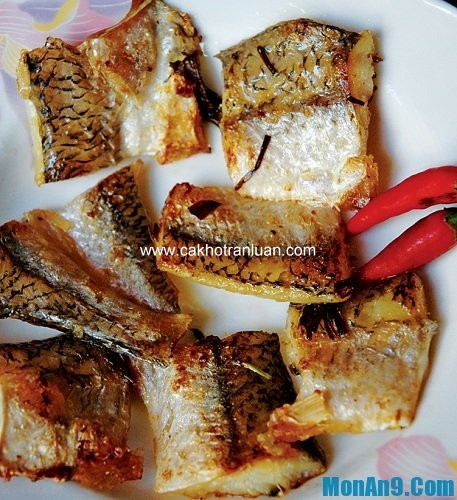 Cá lóc chiên sả ớt thơm lừng